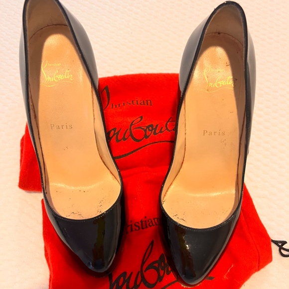 Louboutin black patent pumps size 38 - Picture 2 of 6